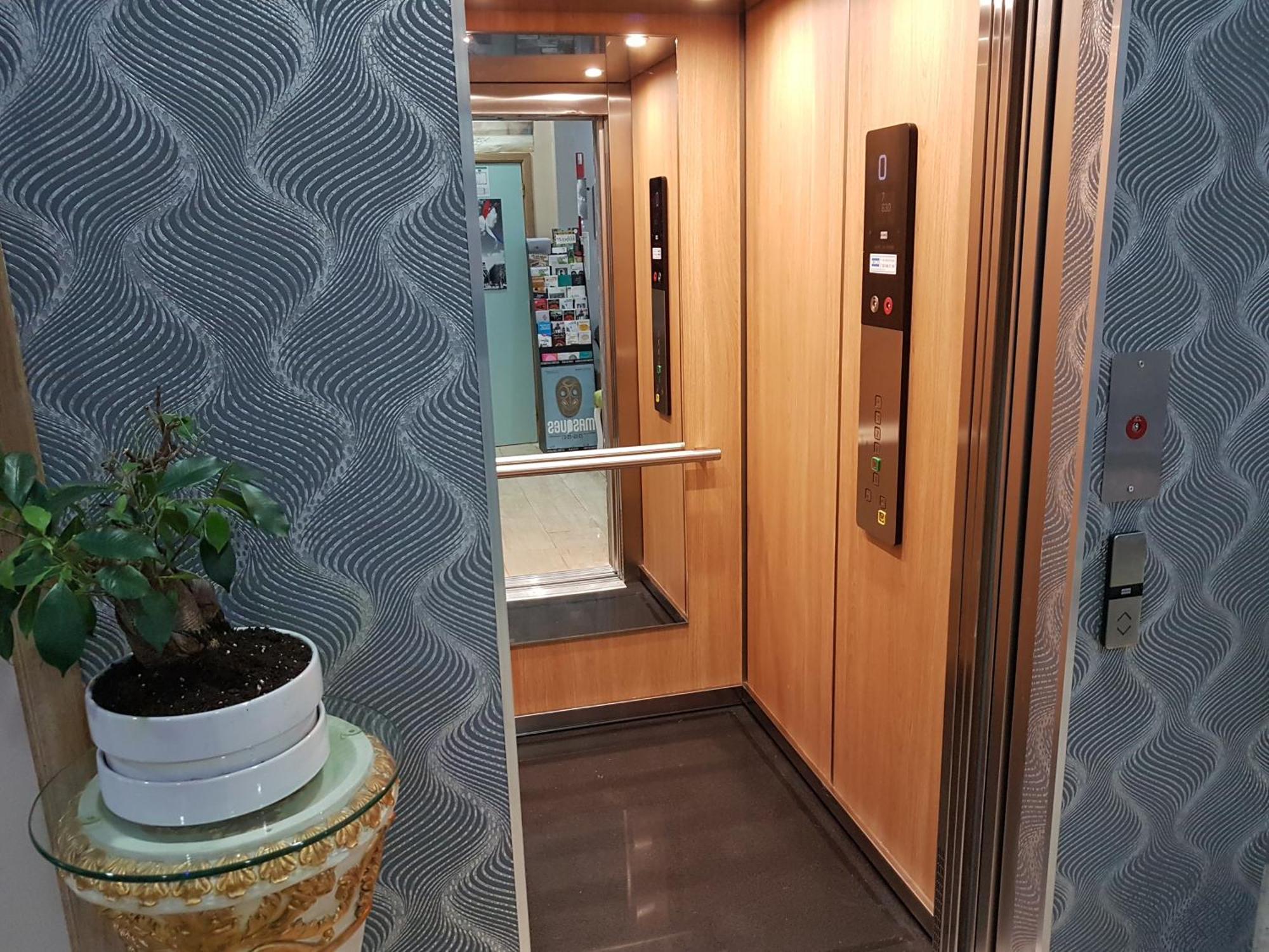 Hotel Meribel Saint-Josse-ten-Noode Zewnętrze zdjęcie